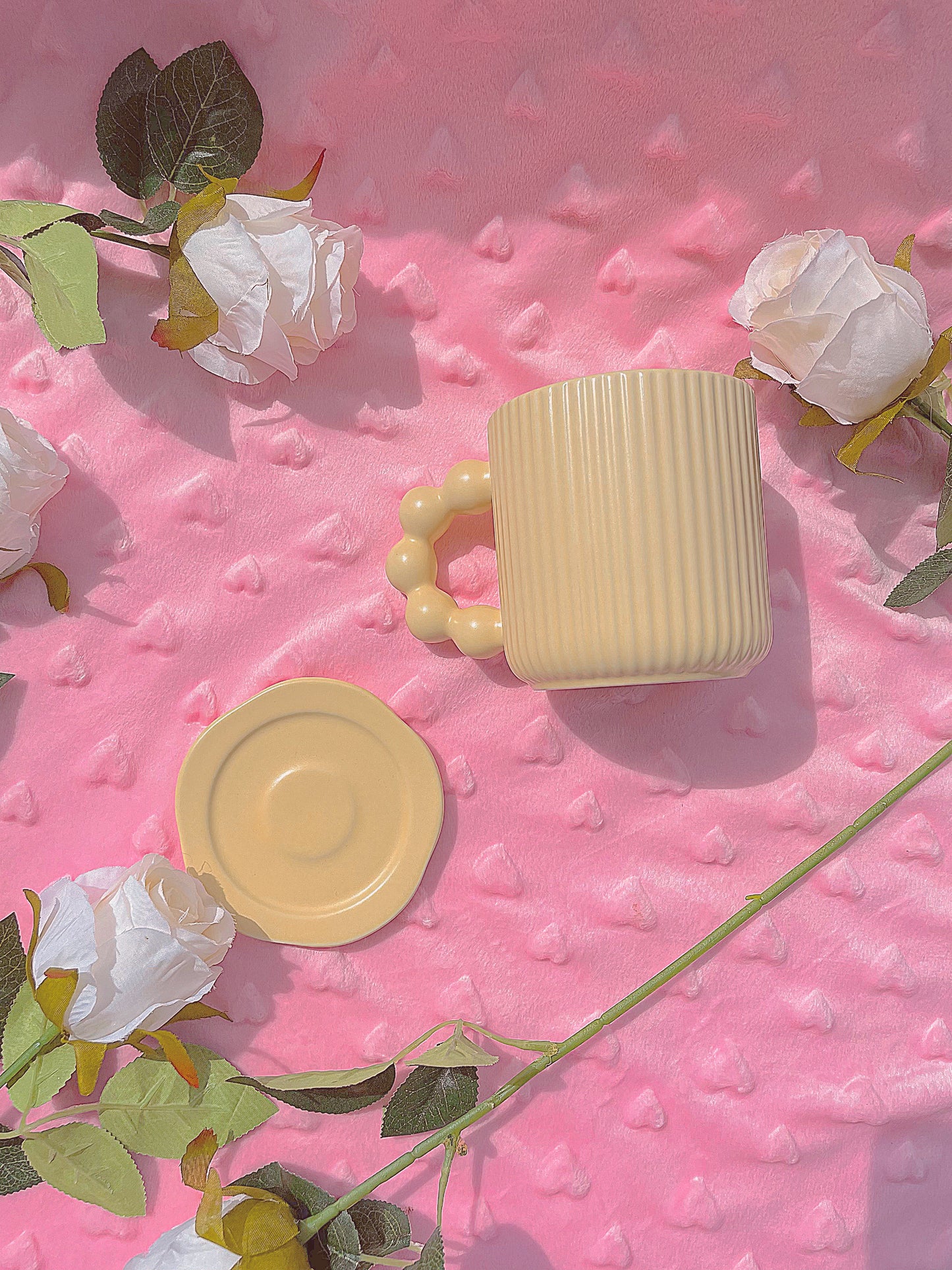 Teetasse – Gelbe Tasse mit Sprudelgriff für sonnige Genussmomente