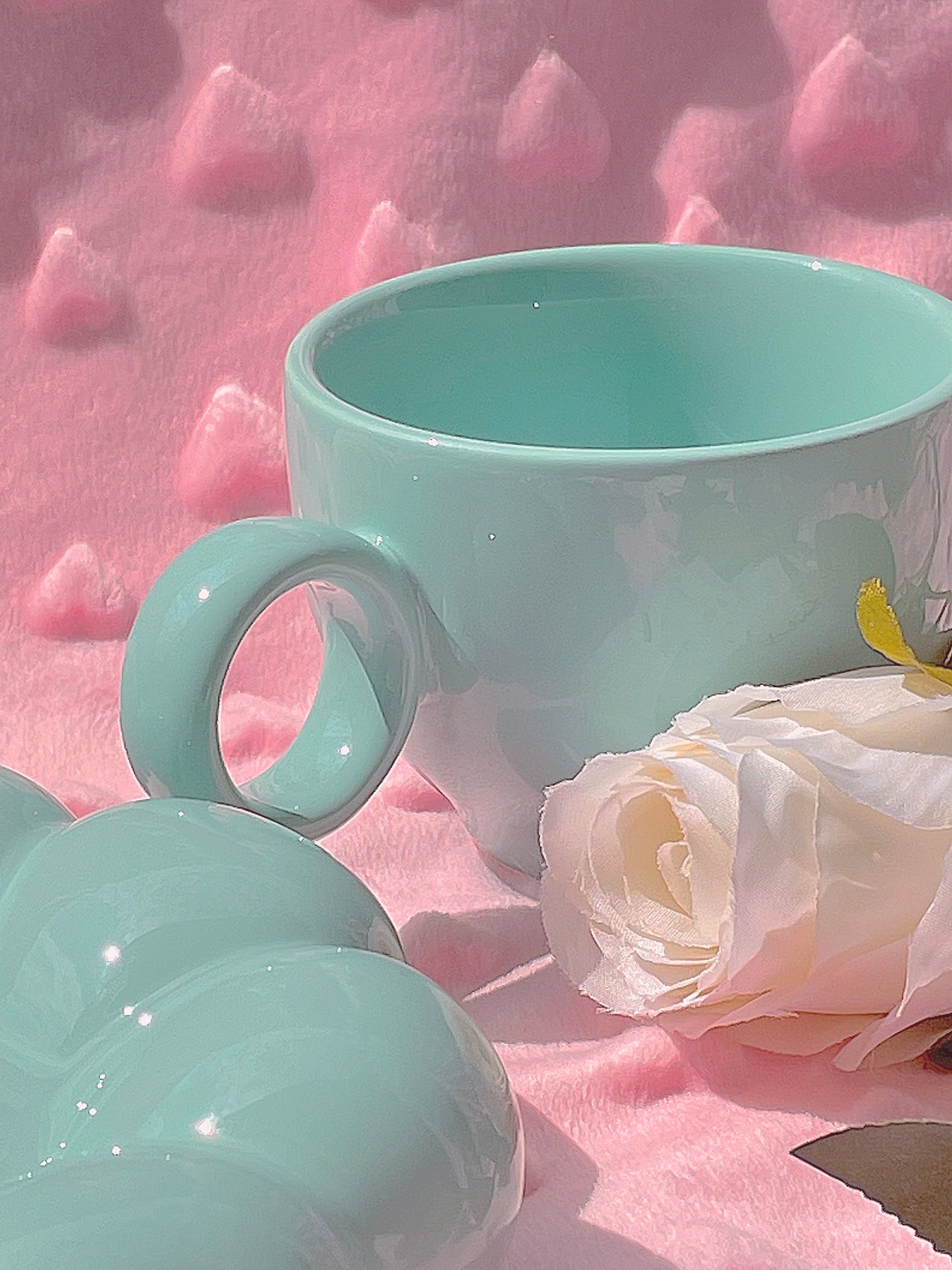 Keramik becher – Blaue Tasse mit Blumenmotiv für sanfte Genussmomente