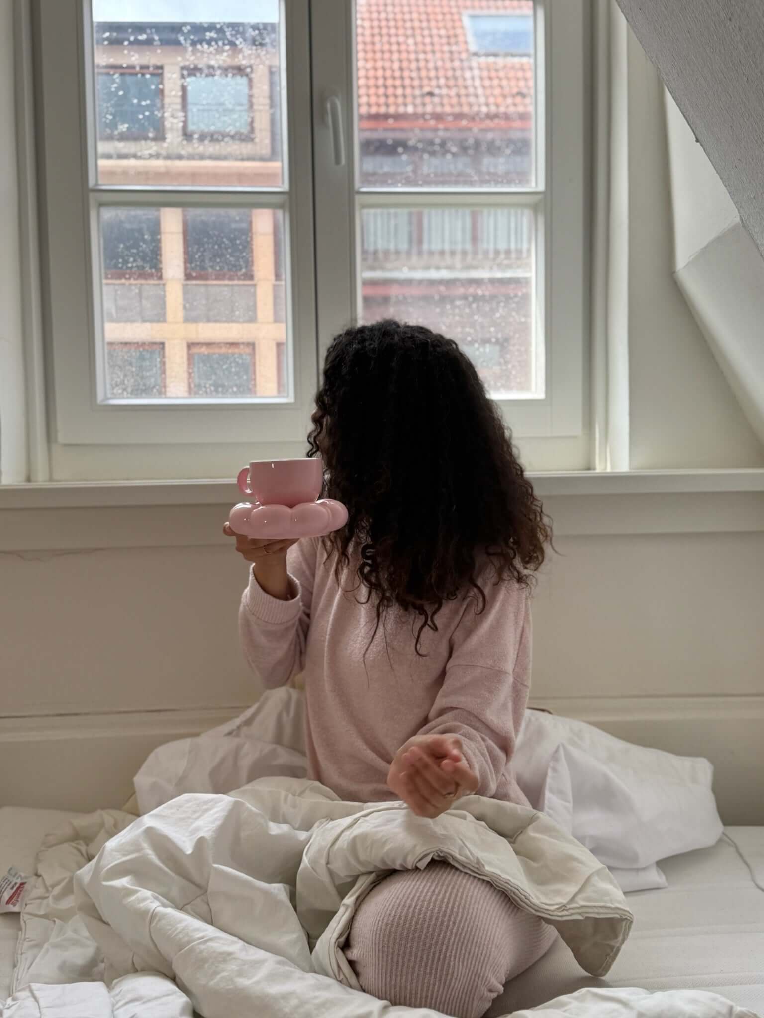 Espressotasse mit Untertasse in Rosa mit Wolkenblumen Design