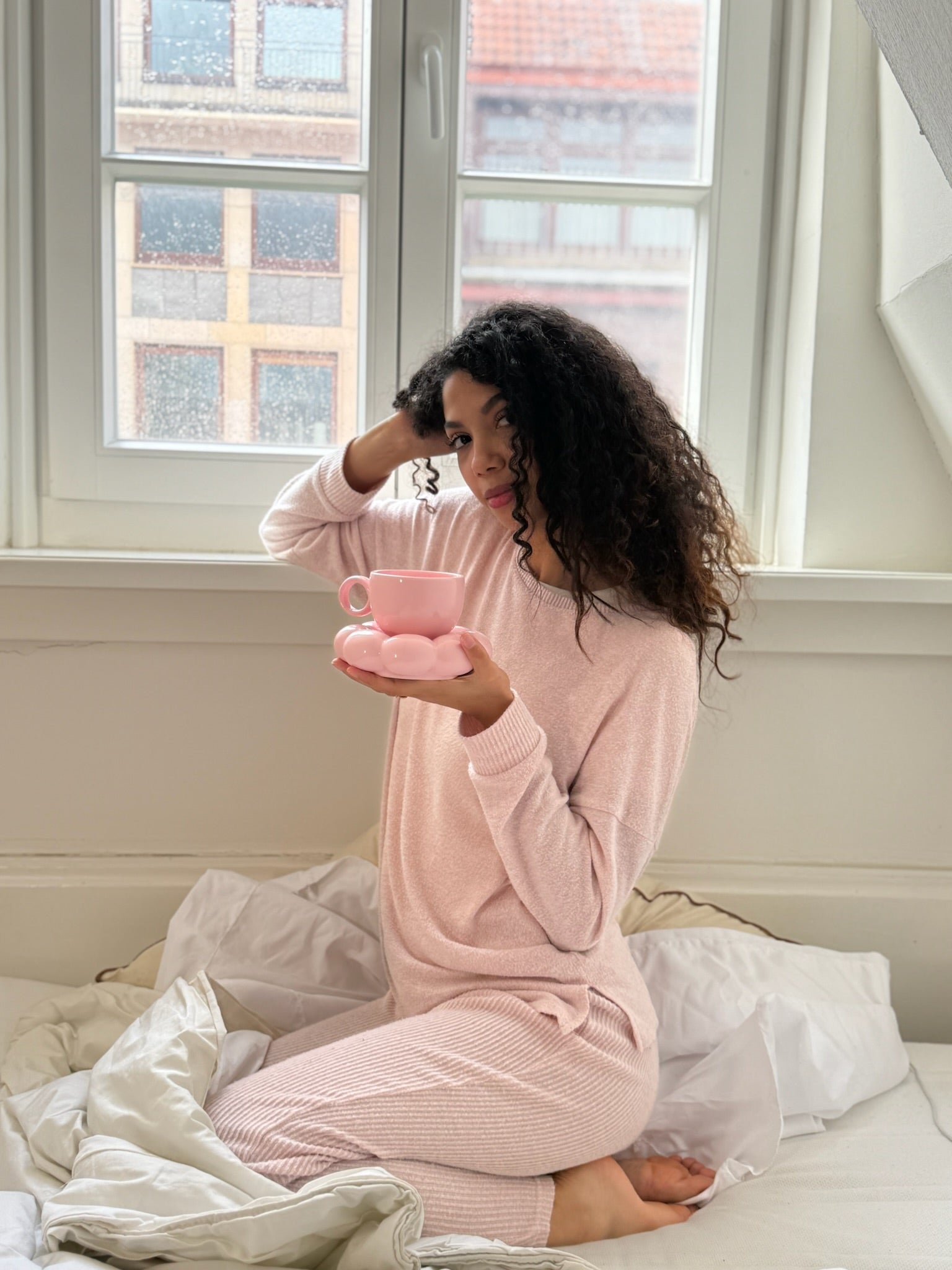 Espressotasse mit Untertasse in Rosa mit Wolkenblumen Design